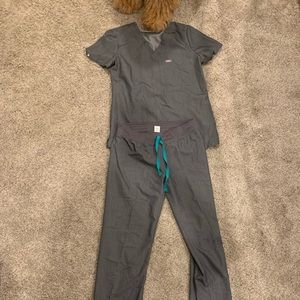 Graphite original top and Livingston bottoms by figs.. Size small in both.